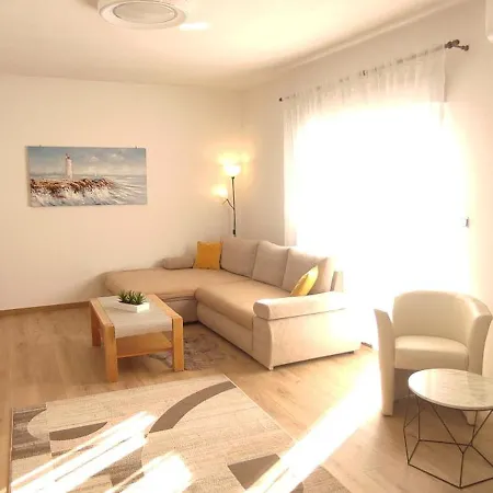 Διαμέρισμα Mila A1a, A1b & A2 *