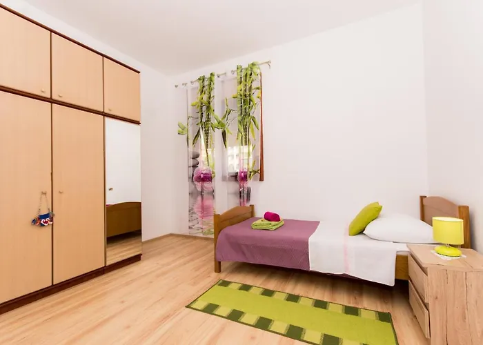 Mila A1a, A1b & A2 Apartman Trogir