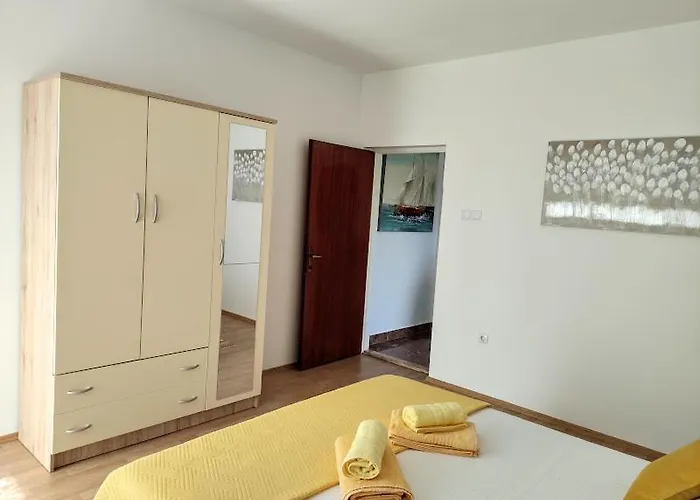 Mila A1a, A1b & A2 Apartman Trogir