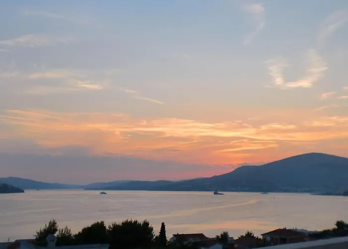 Mila A1a, A1b & A2 Apartman Trogir