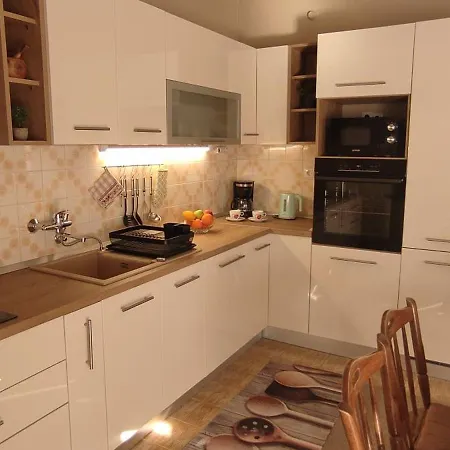 Mila A1&a2&3 Apartman *